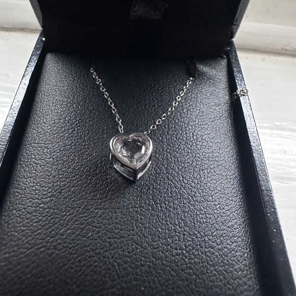 14k solid white gold & genuine white solitaire sapphire pendant . 85 ct. - Picture 3 of 10